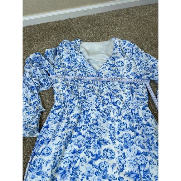 Altar'd State Flowy White & Blue trumpet sleeve V neck floral print SZ M casual - Picture 12 of 14